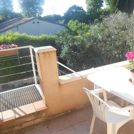 Gite T2 Avec Grande Piscine Apartman Villeneuve-la-Comptal Kültér fotó