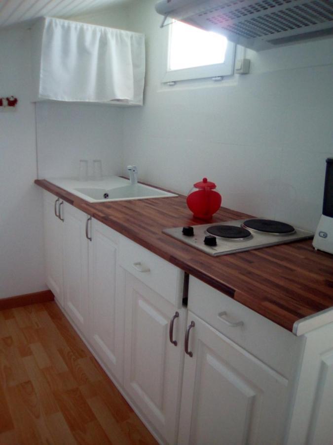 Gite T2 Avec Grande Piscine Apartman Villeneuve-la-Comptal Kültér fotó