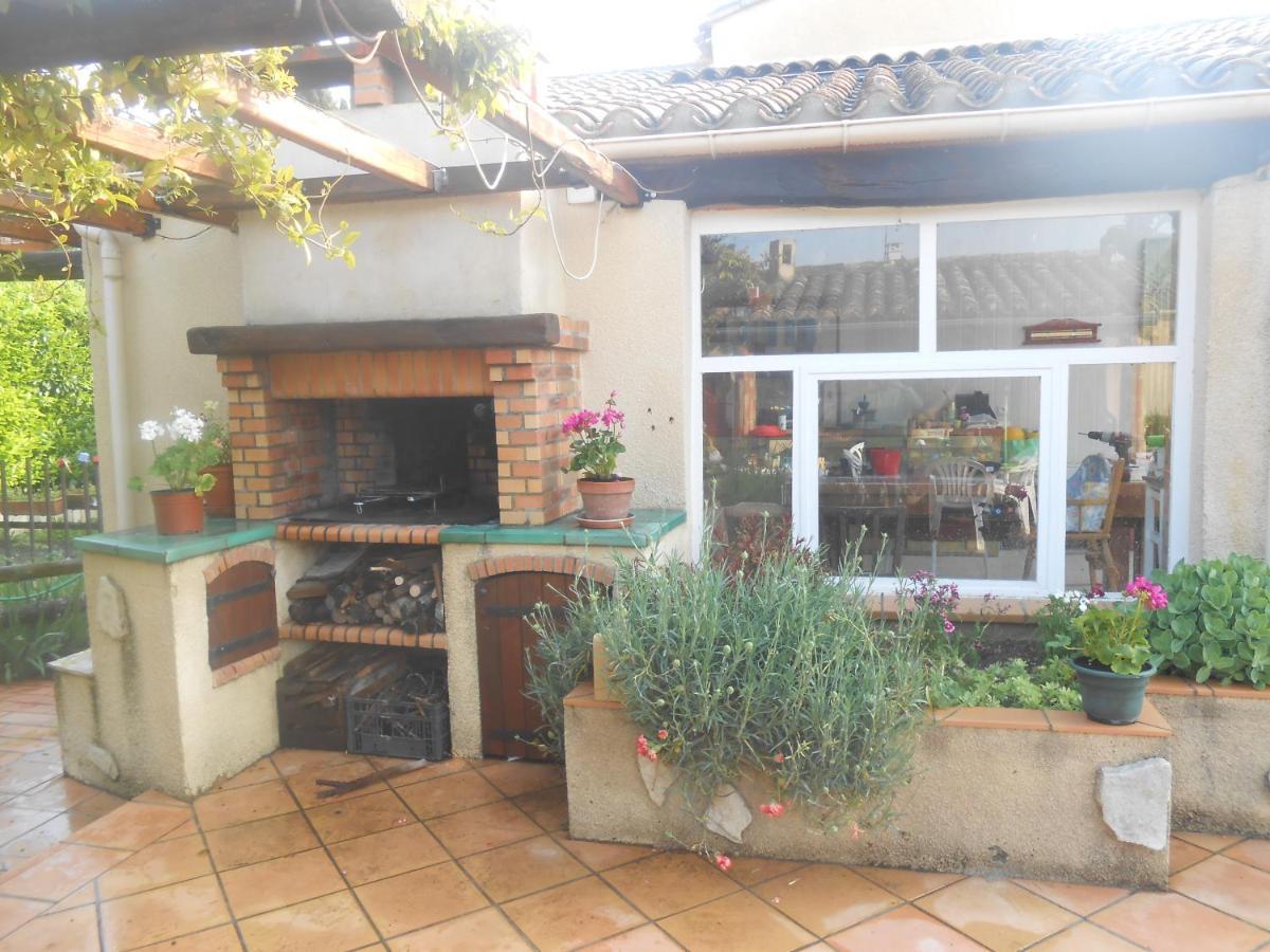 Gite T2 Avec Grande Piscine Apartman Villeneuve-la-Comptal Kültér fotó
